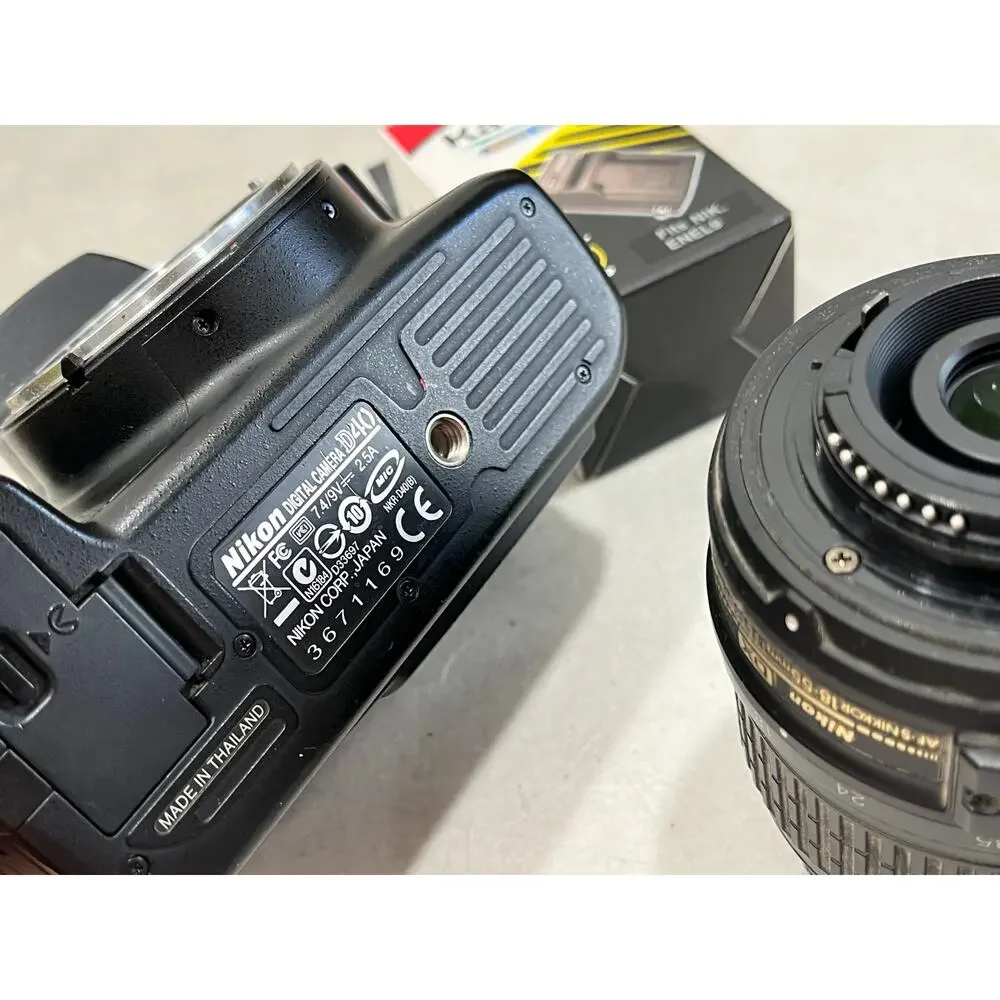 Nikon D40 D33697 Camera & Lens READ